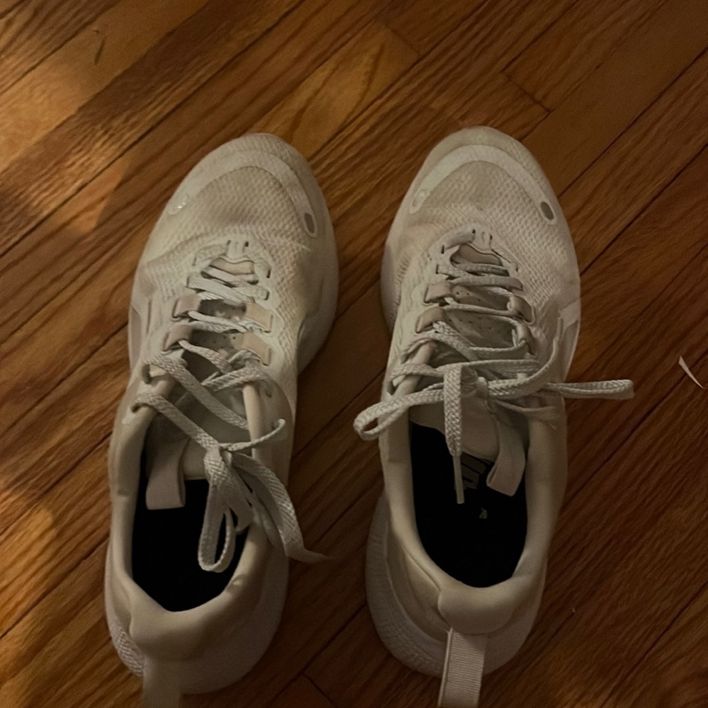 WOMENS NIKE TENNIS SHOES